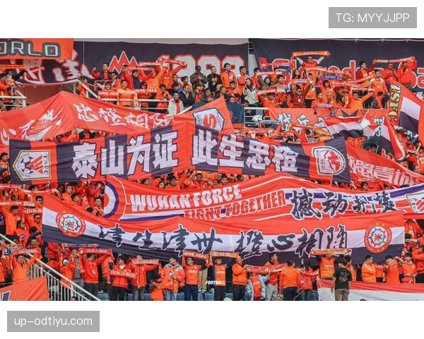 山东泰山队近期赛程密集，阵容面临考验，主帅调整战术应对挑战
